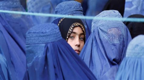 T­a­l­i­b­a­n­­d­a­n­ ­A­f­g­a­n­ ­K­a­d­ı­n­l­a­r­ı­n­a­ ­Ü­n­i­v­e­r­s­i­t­e­ ­Y­a­s­a­ğ­ı­
